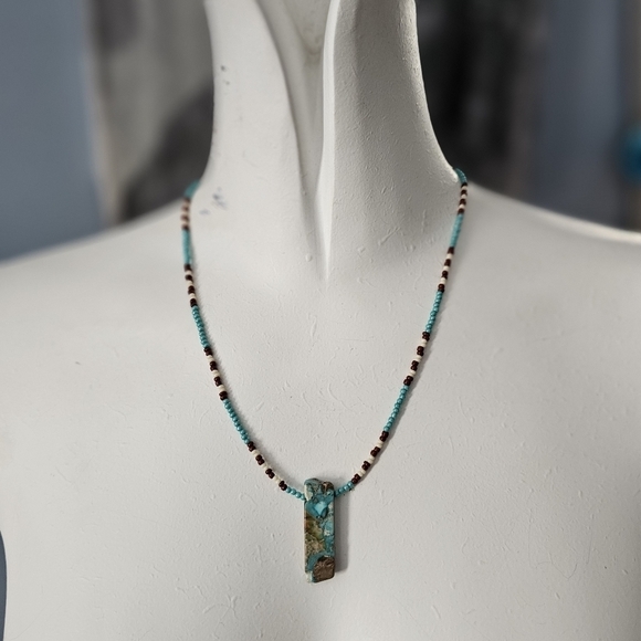 Handmade Necklace featuring genuine stone center piece. - Picture 4 of 7